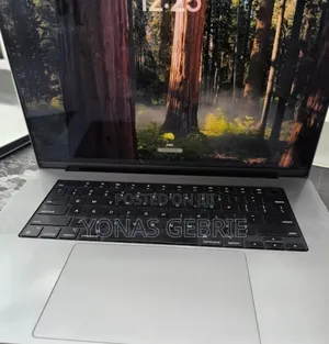 New Laptop Apple MacBook 32GB Apple M1 Max SSD 1T