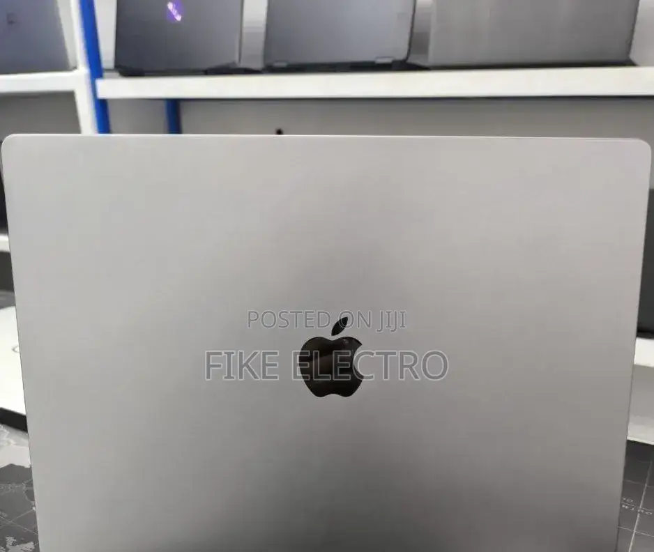 New Laptop Apple MacBook 32GB Apple M1 Max SSD 1T
