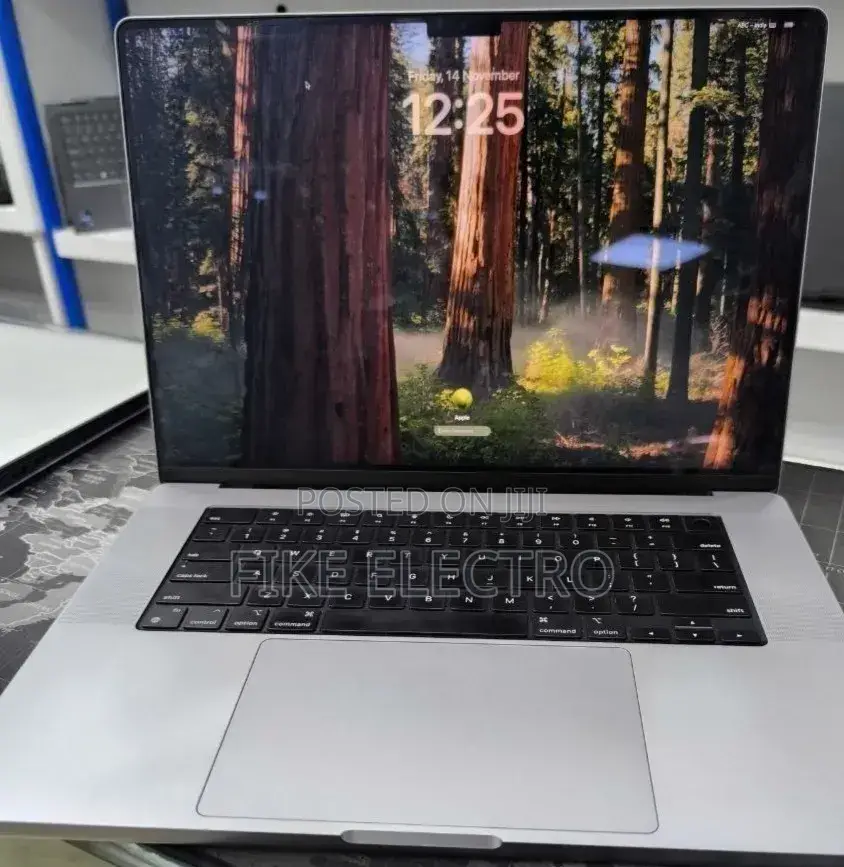 New Laptop Apple MacBook 32GB Apple M1 Max SSD 1T