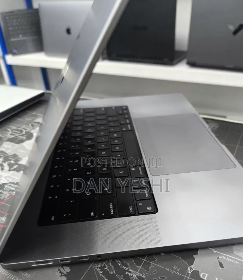 New Laptop Apple MacBook Pro 32GB Apple M1 Max SSD 1T