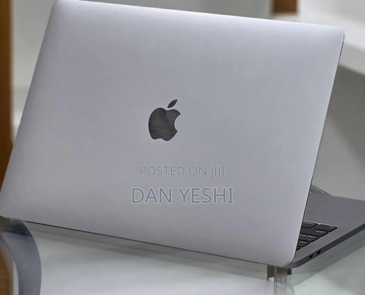 New Laptop Apple MacBook Pro 2019 16GB Intel Core i7 SSD 256GB