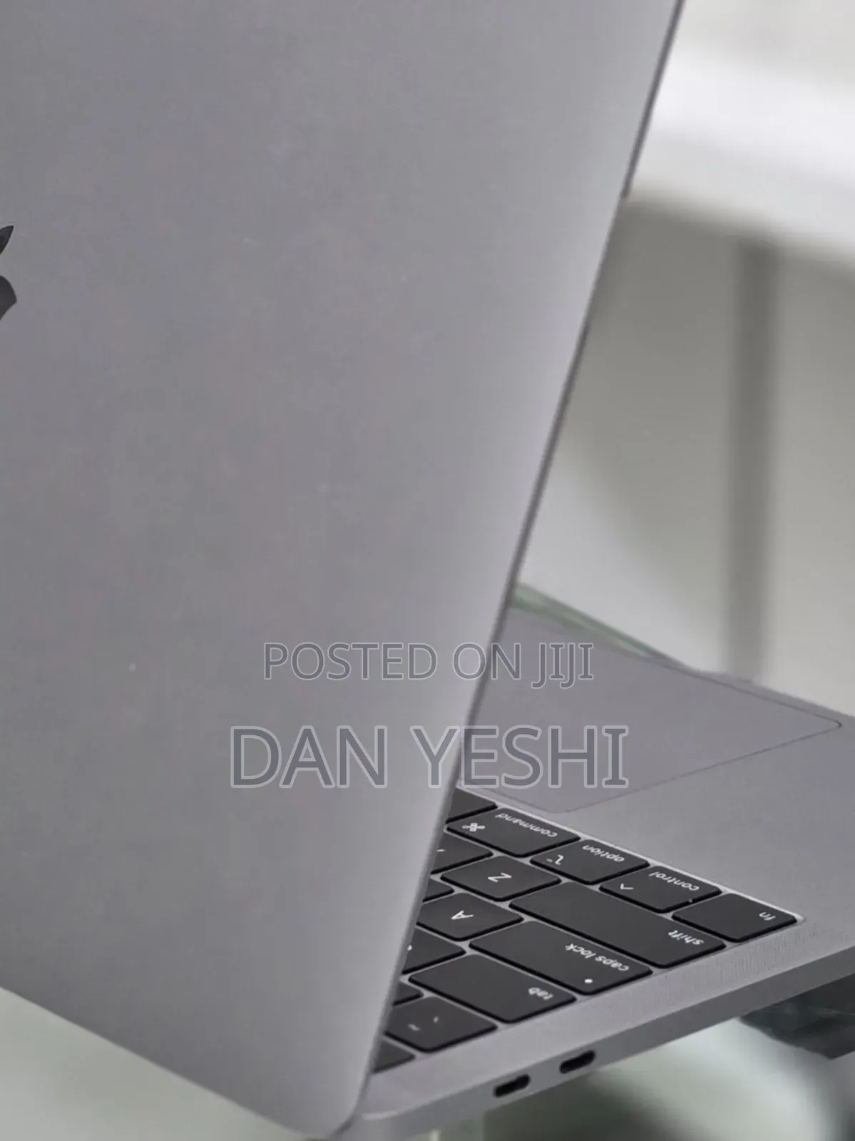 New Laptop Apple MacBook Pro 2019 16GB Intel Core i7 SSD 256GB
