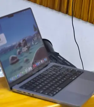 New Laptop Apple MacBook 32GB Apple M1 Pro SSD 512GB