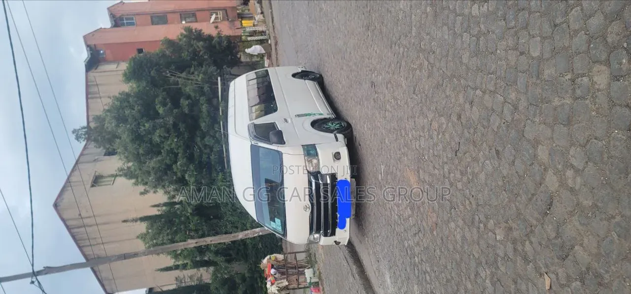 Toyota HiAce 2013 White