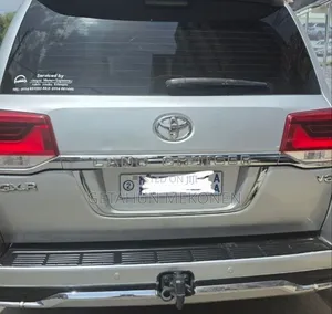 Toyota Land Cruiser 2017 Silver