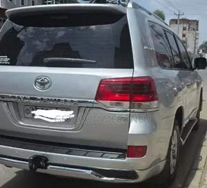 Toyota Land Cruiser 2017 Silver