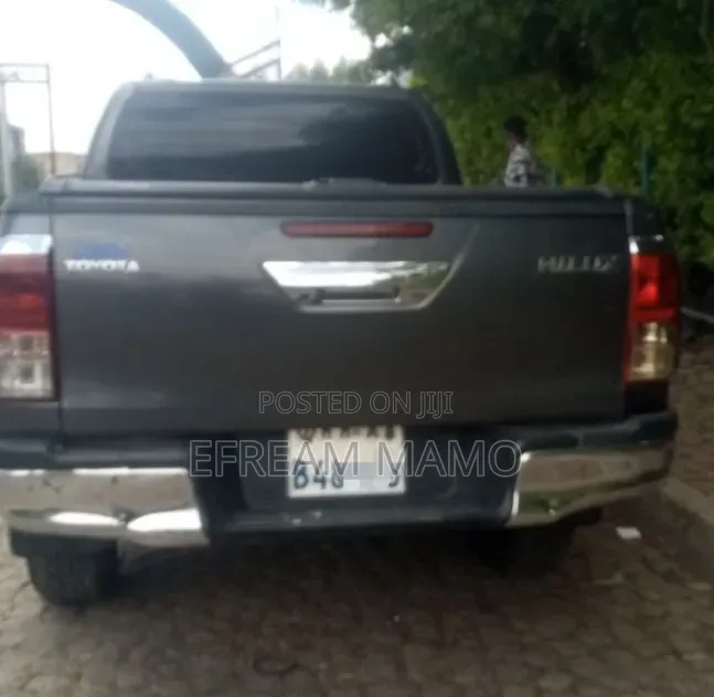 Toyota Hilux 2019 Gray