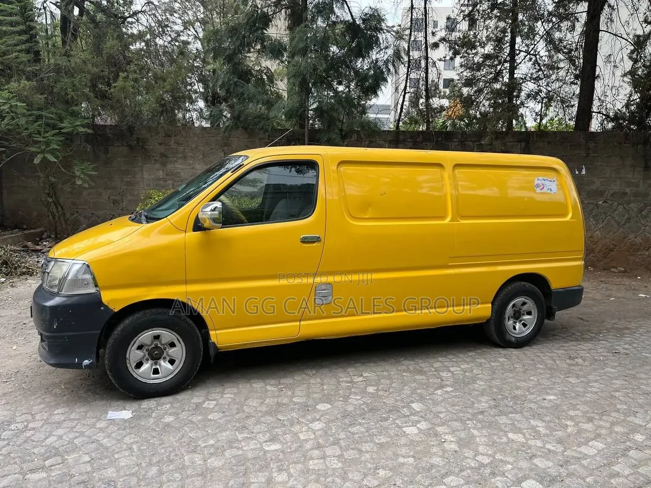 Toyota HiAce 2009 Yellow