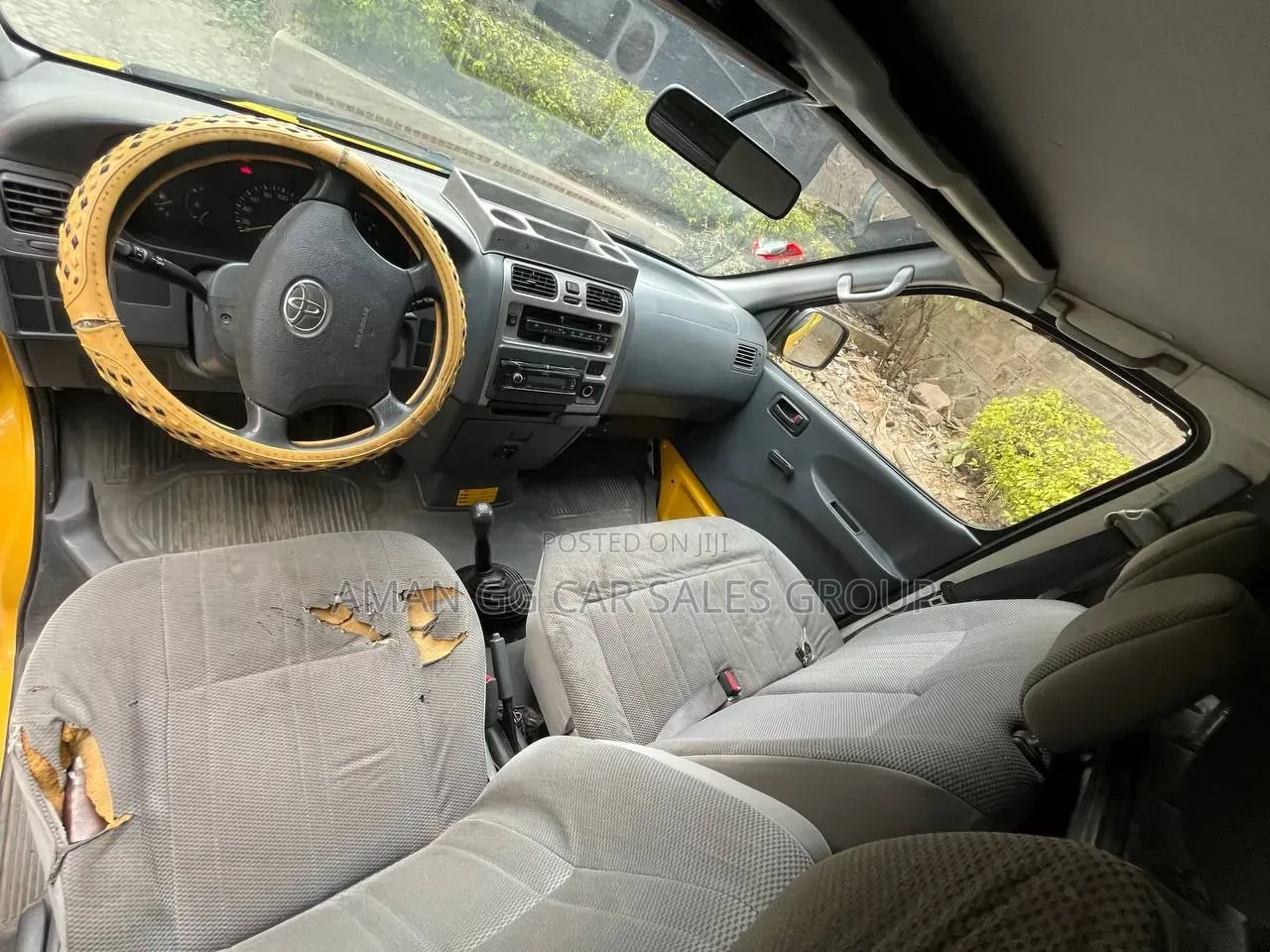 Toyota HiAce 2009 Yellow
