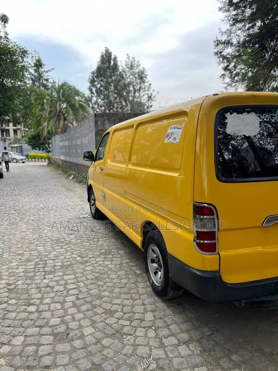 Toyota HiAce 2009 Yellow