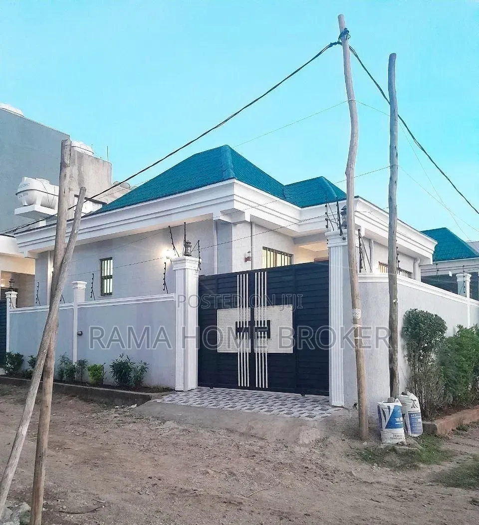 Furnished 4bdrm Villa in ዘመናዊ ቪላ, Yeka for sale