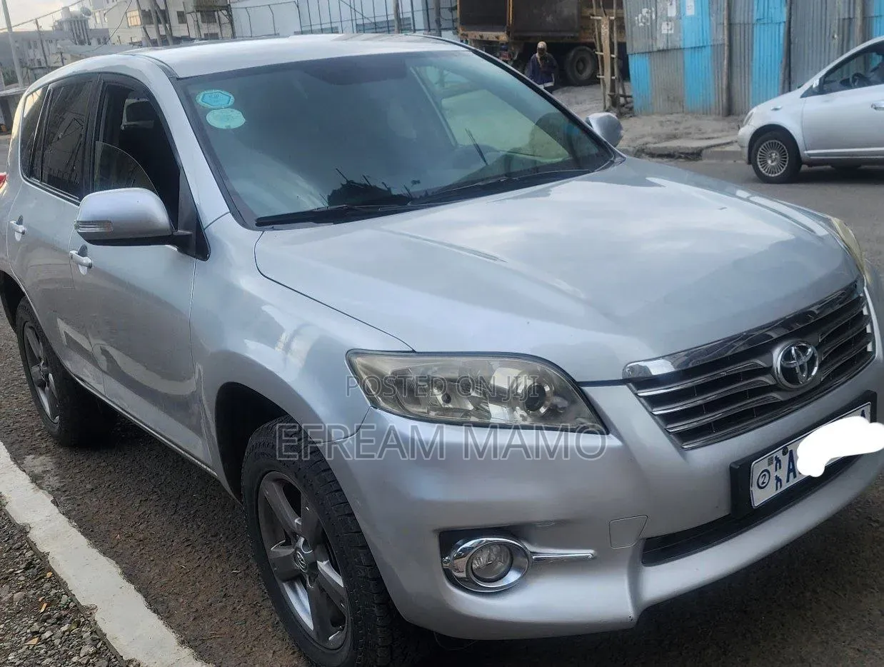 Toyota RAV4 2012 Silver