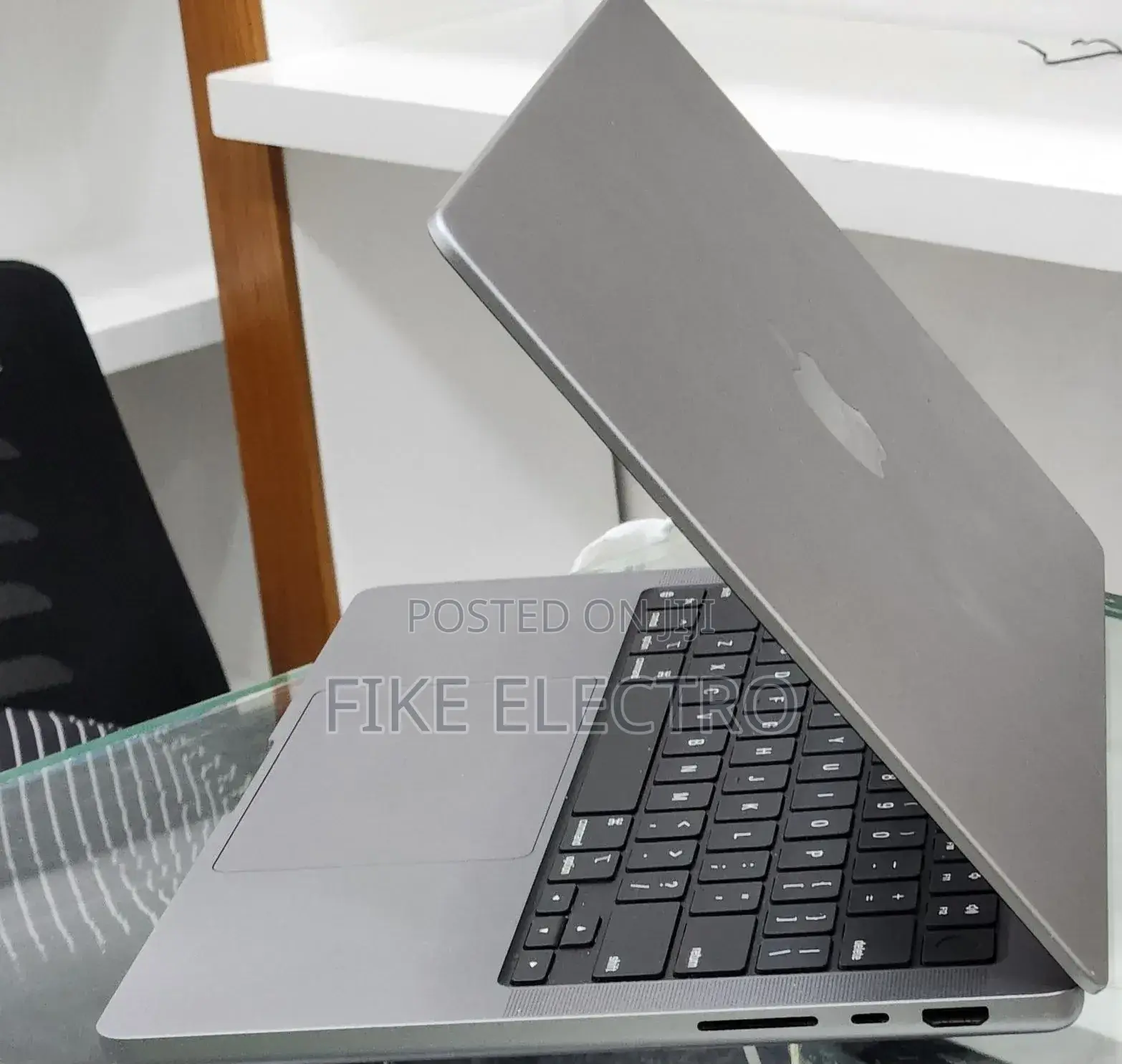New Laptop Apple MacBook Pro 32GB Apple M1 Pro SSD 512GB