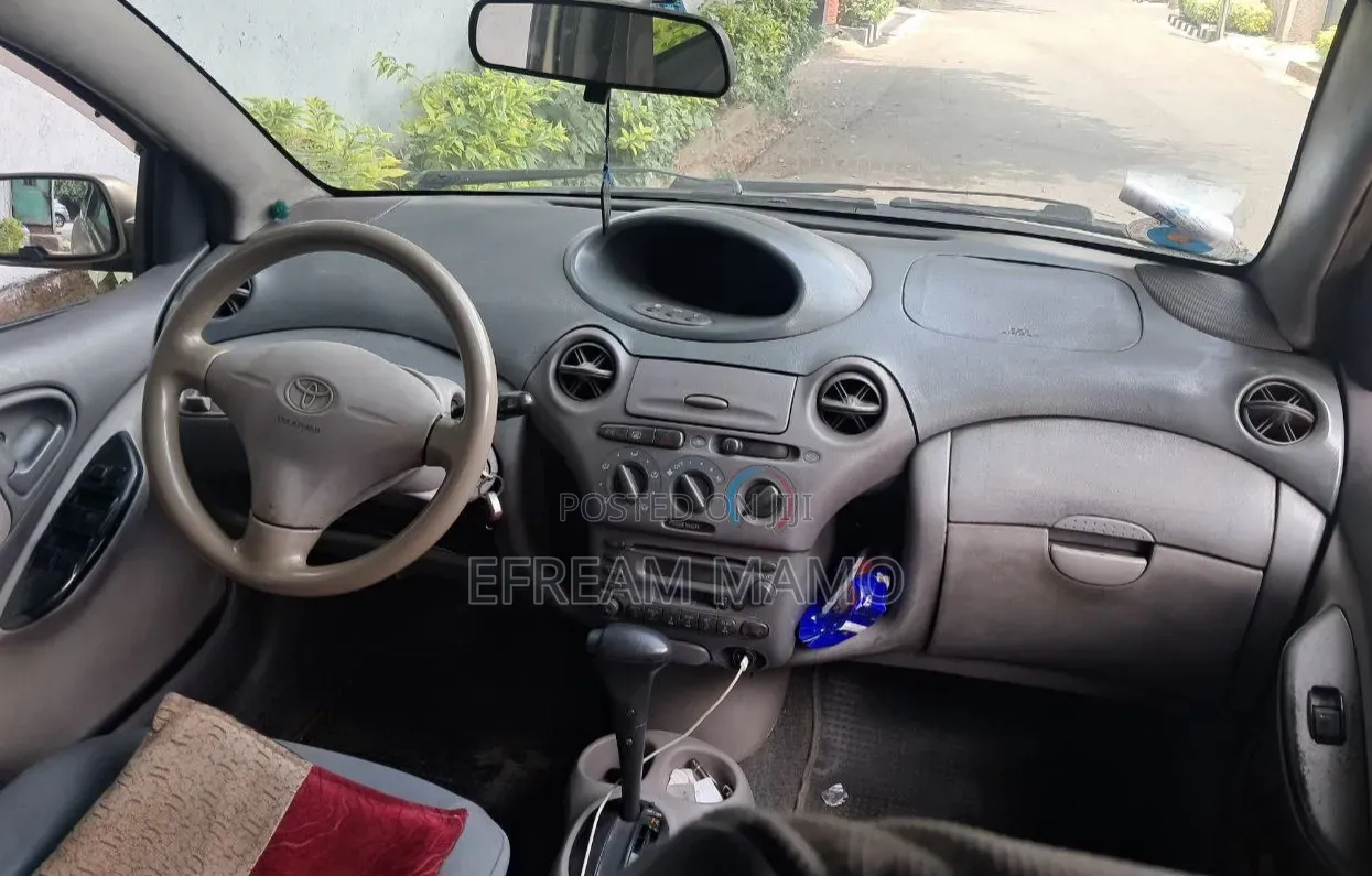 Toyota Platz 2001 Gold