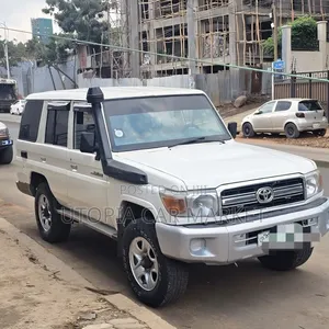 Toyota Land Cruiser 2012 White