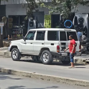 Toyota Land Cruiser 2012 White