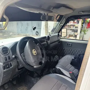 Toyota Land Cruiser 2012 White