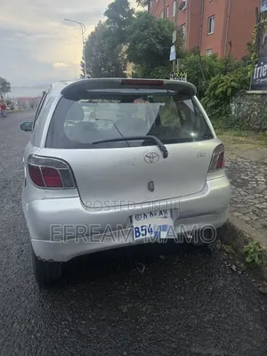Toyota Vitz 2001 Gold