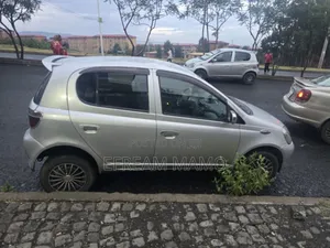 Toyota Vitz 2001 Gold