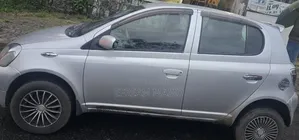 Toyota Vitz 2001 Gold