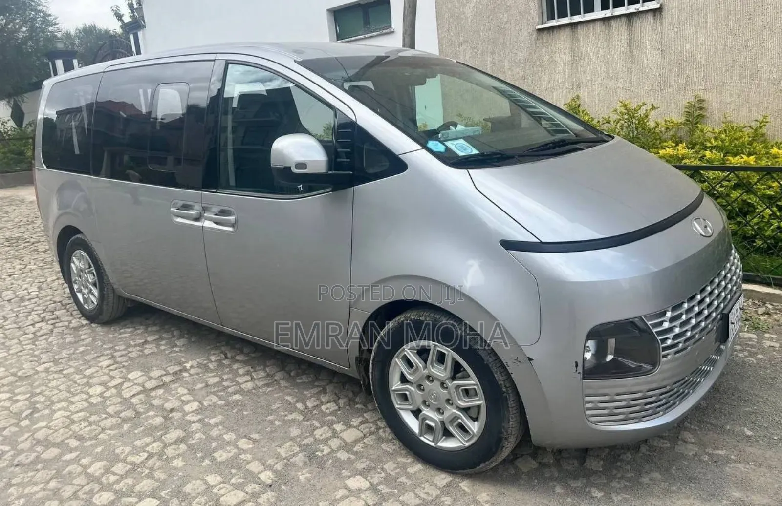 Hyundai Staria 2023 Silver