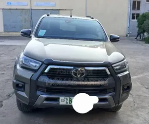 Toyota Hilux 2021 Gray