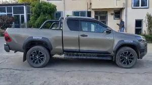Toyota Hilux 2021 Gray