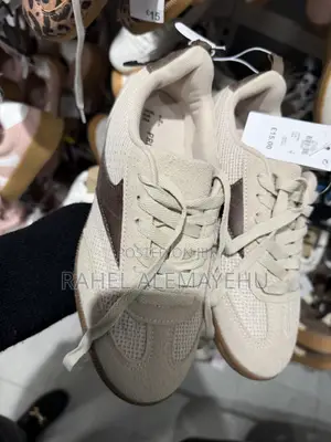 Sneaker for Women