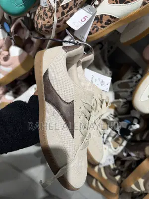 Sneaker for Women