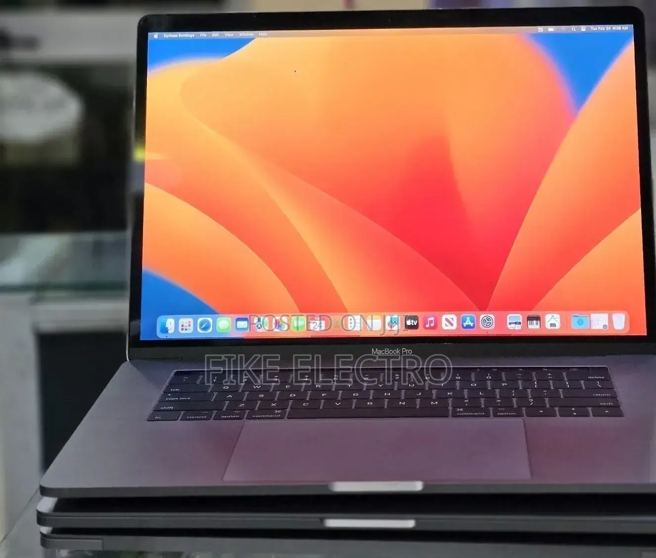 New Laptop Apple MacBook Pro 2017 16GB Intel Core i7 SSD 512GB