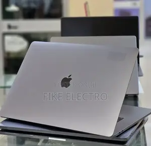 New Laptop Apple MacBook Pro 2017 16GB Intel Core i7 SSD 512GB
