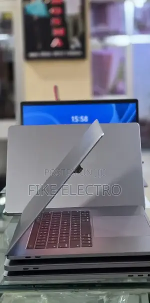 New Laptop Apple MacBook Pro 2017 16GB Intel Core i7 SSD 512GB