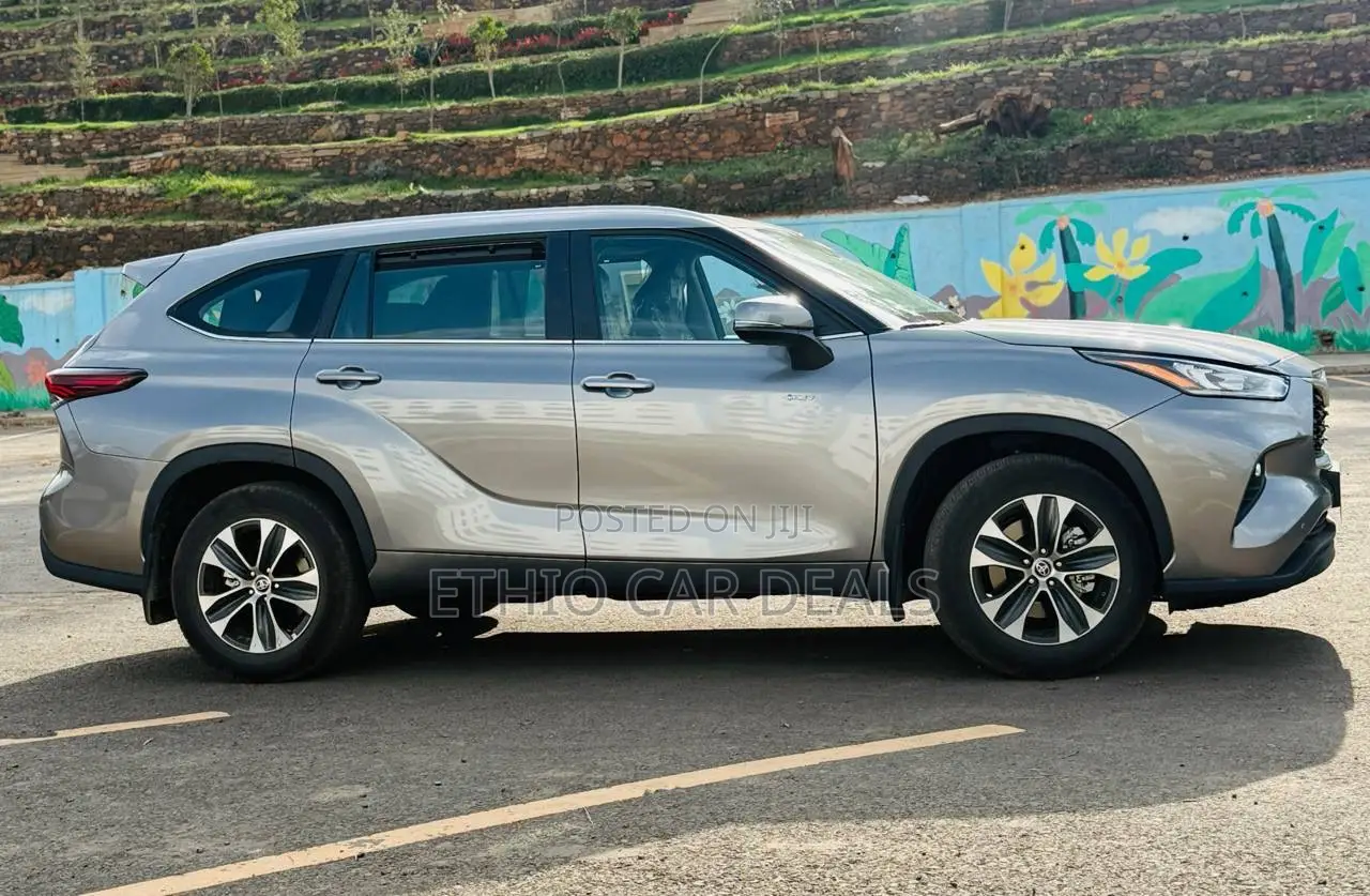 Toyota Highlander Hybrid 2026 Silver
