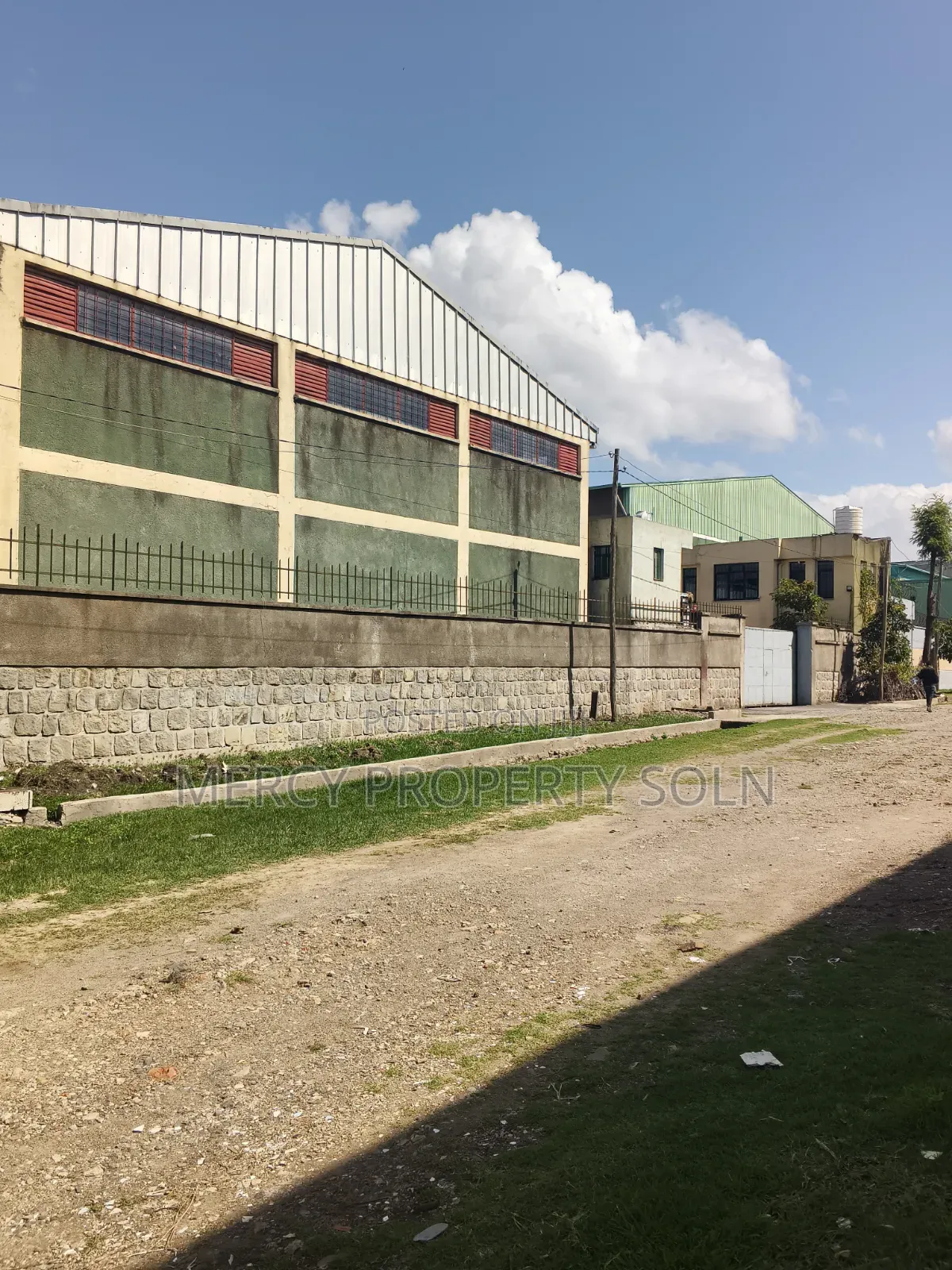 Warehouse for Rent Jacross Area With Sufficient Office Power Supply
