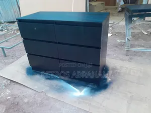 Oak Material Chest of Drawer
