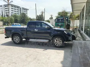 Toyota Hilux 2014 Black