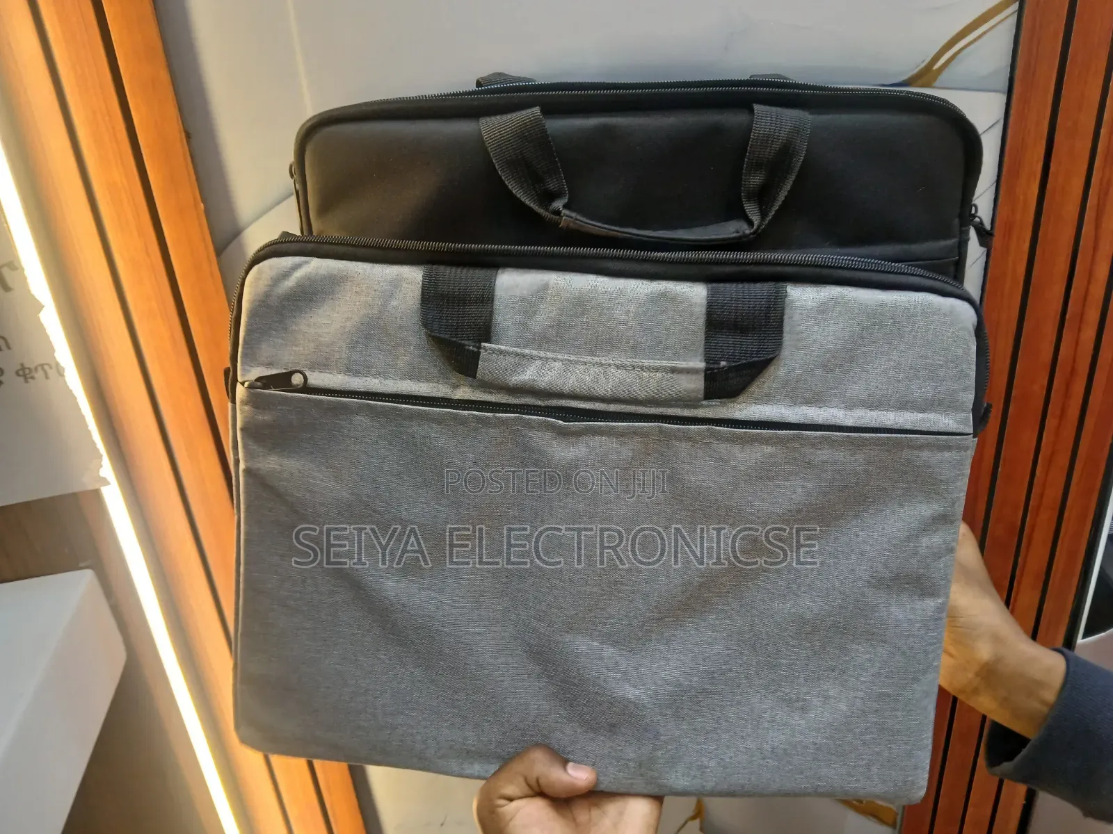 Laptop Shoulder Bag Designed To Hold 14-inch To 15.6-inch Laptops.