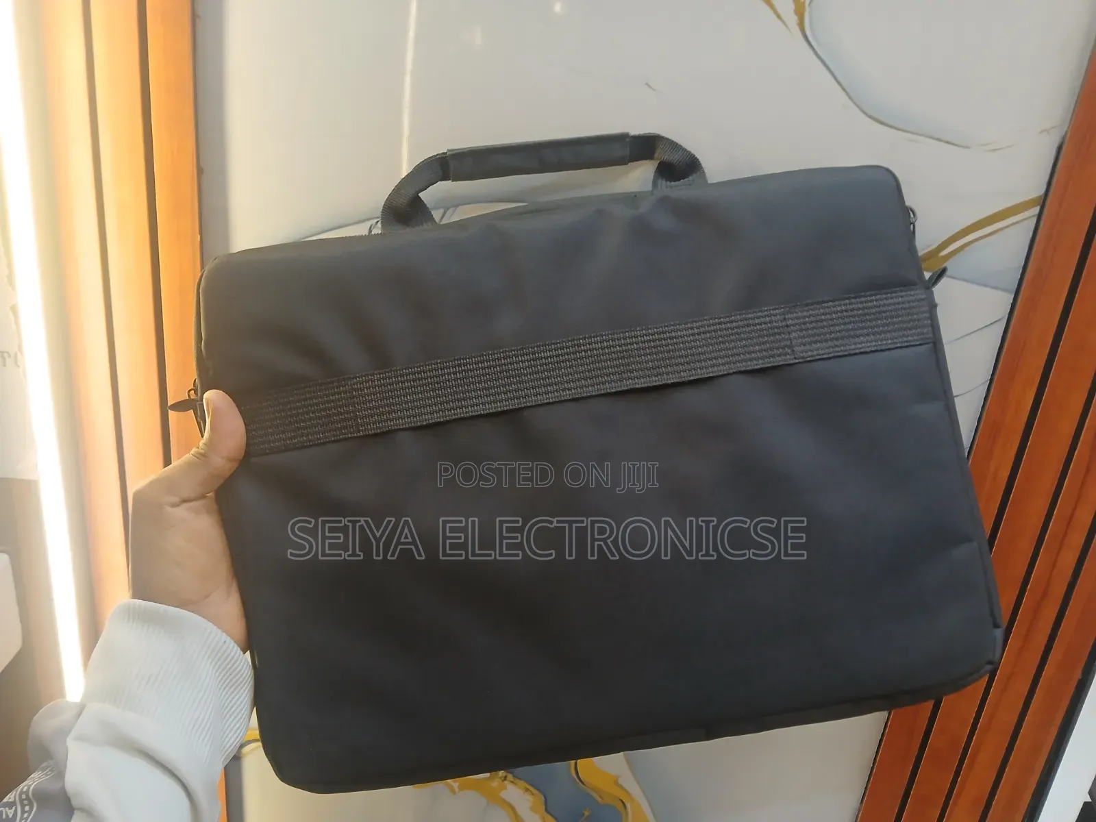 Laptop Shoulder Bag Designed To Hold 14-inch To 15.6-inch Laptops.
