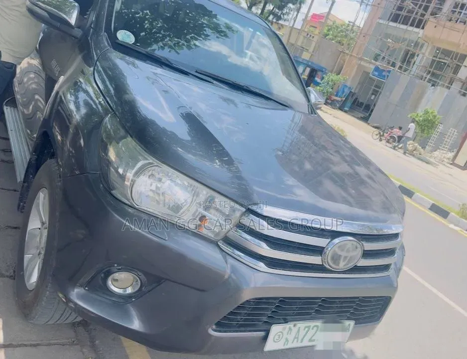 Toyota Hilux 2016 Gray