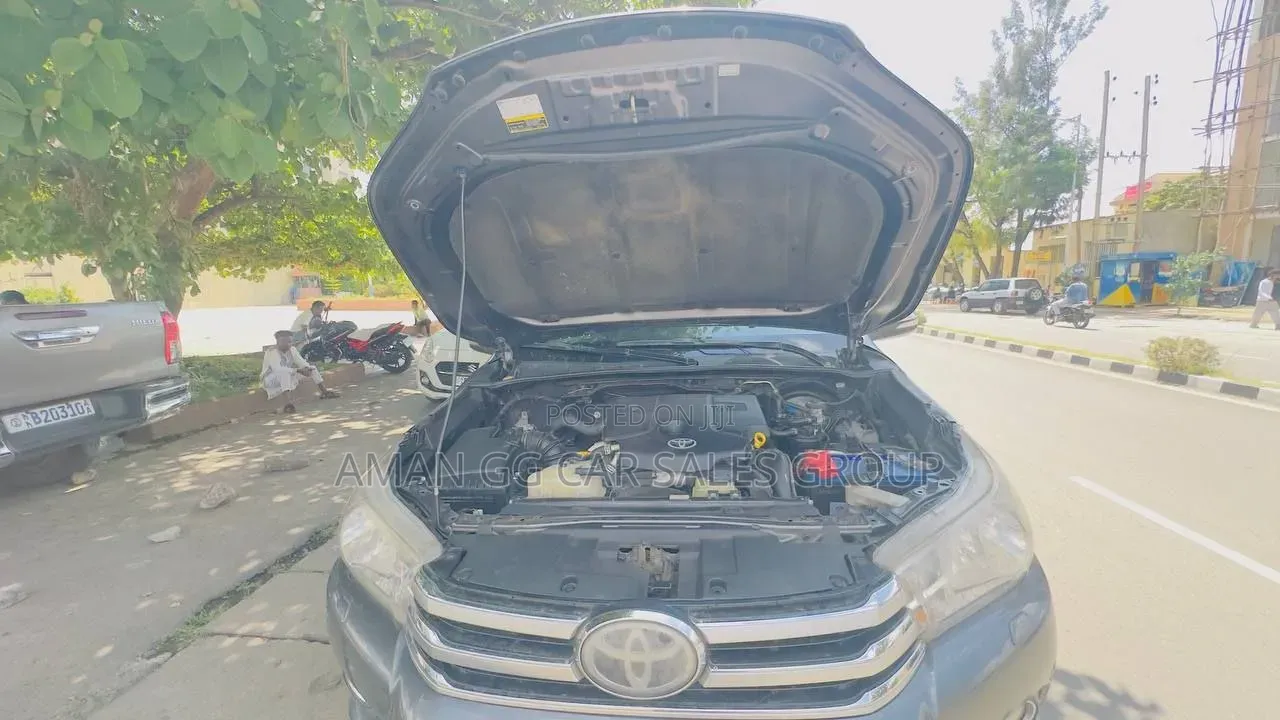 Toyota Hilux 2016 Gray