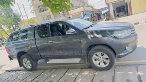 Toyota Hilux 2016 Gray