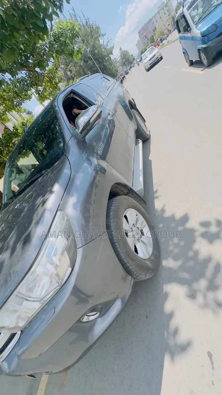 Toyota Hilux 2016 Gray