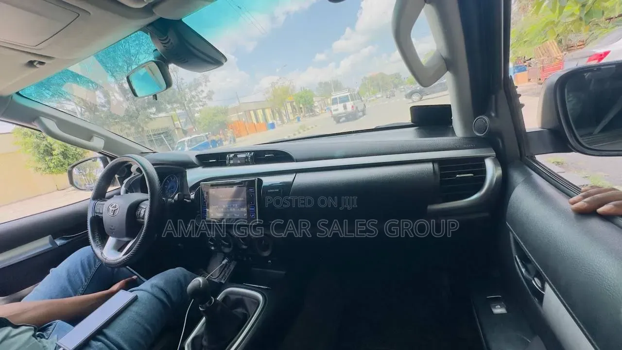 Toyota Hilux 2016 Gray