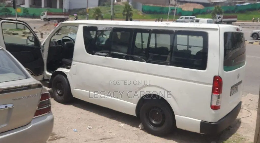 Toyota HiAce 2011 White