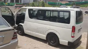 Toyota HiAce 2011 White