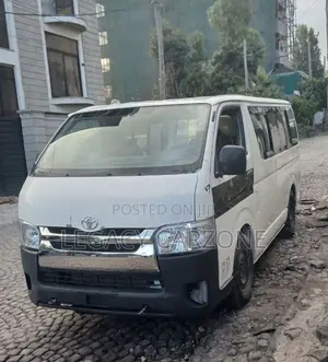 Toyota HiAce 2011 White