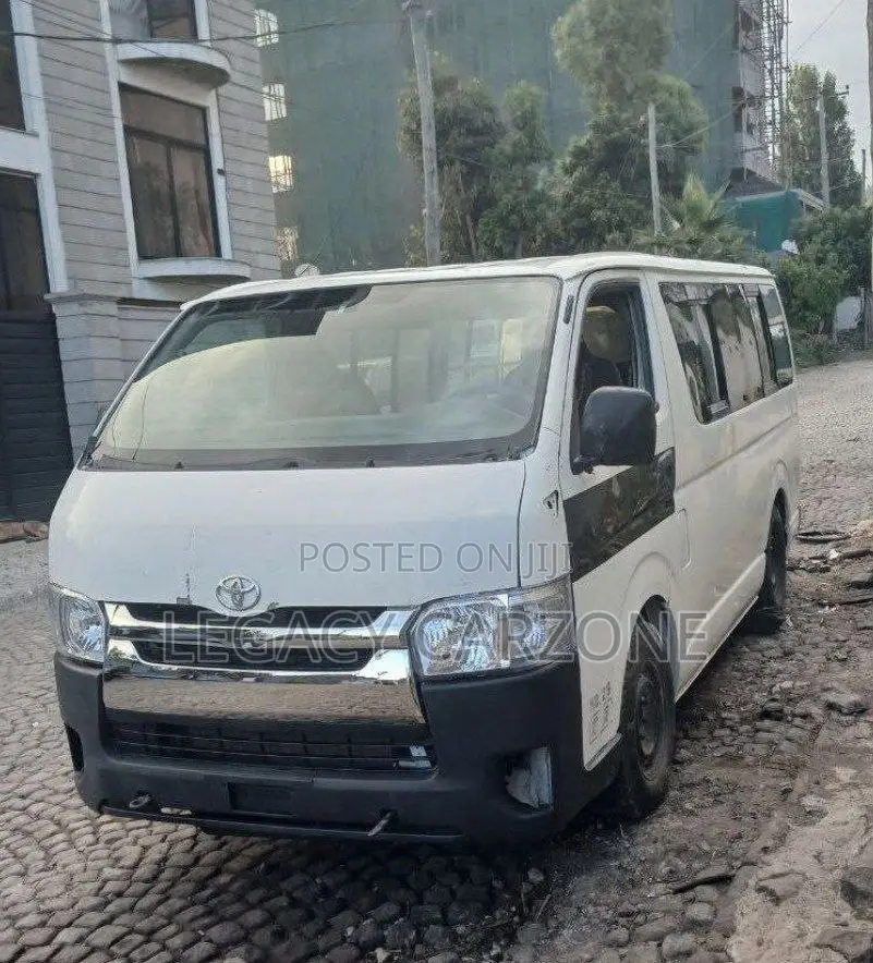 Toyota HiAce 2011 White