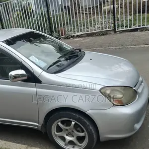 Toyota Platz 2005 Silver