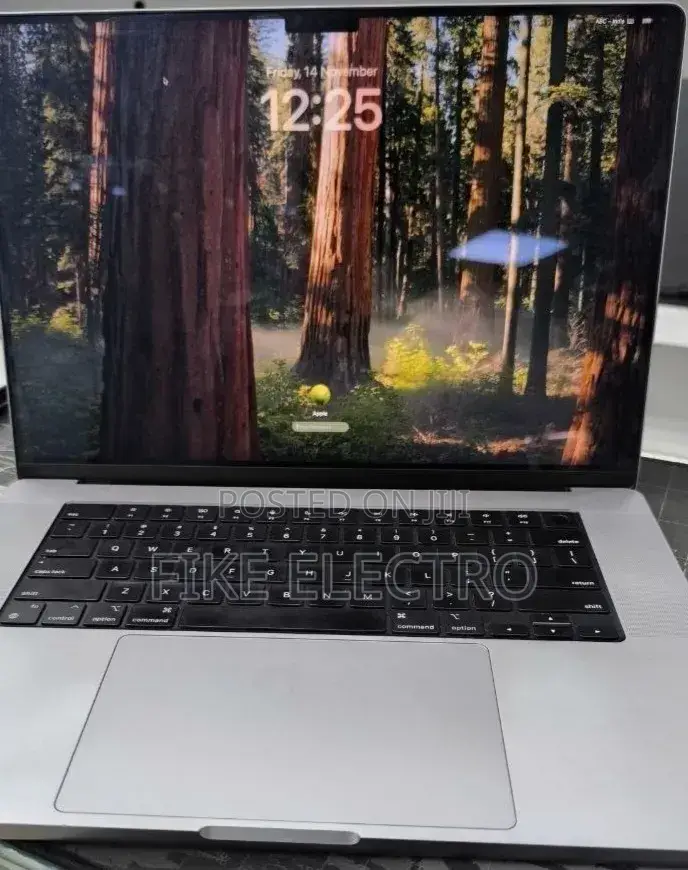 New Laptop Apple MacBook Pro 32GB Apple M1 Max SSD 1T