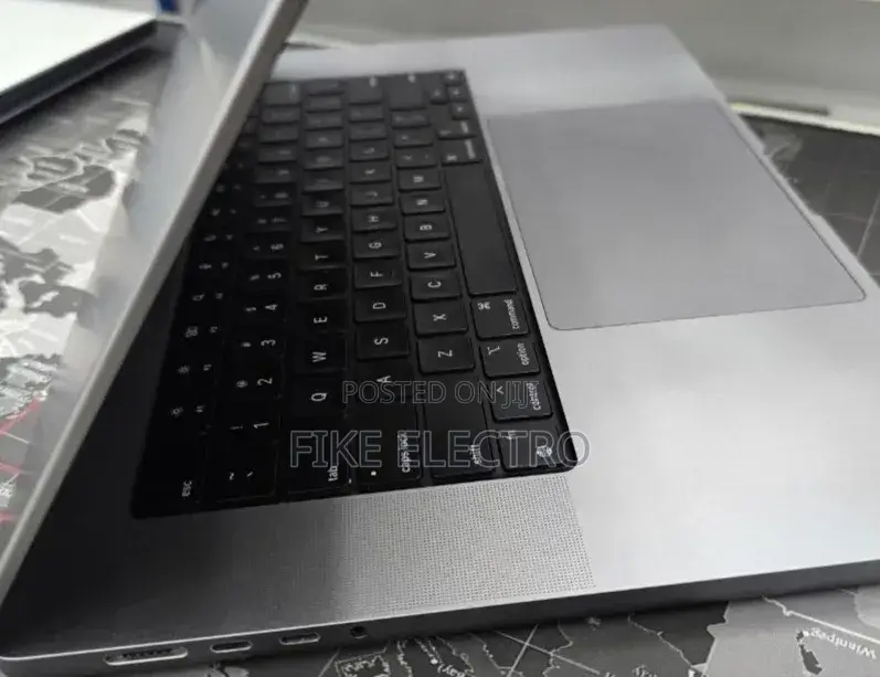 New Laptop Apple MacBook Pro 32GB Apple M1 Max SSD 1T